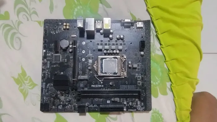 Placa mae H410M + processador i5 10th