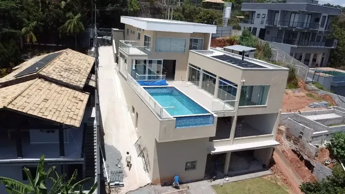 Luxo e Exclusividade: Mansão Mobiliada com Acesso Privativo à Represa