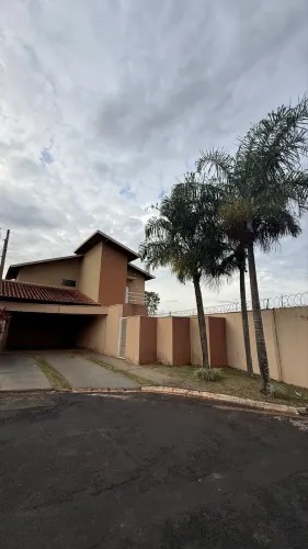 Sobrado em condomínio fechado