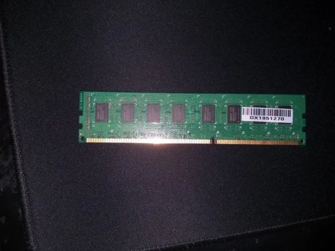 Memória RAM Apacer 4GB DDR3 1333Mhz PC3 Testada e funcionado . Ideal para upgrade