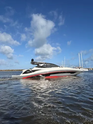 Azov Z480HT 2023 - 48 Pés, 2x Volvo D6 440, Joystick e Gerador