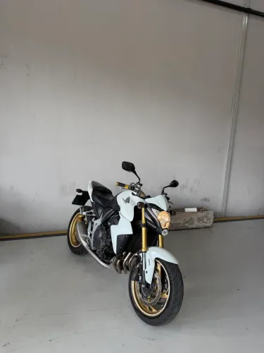 Honda CB 1000R Ano 2014