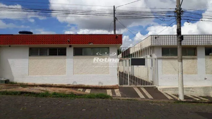 Casa para alugar, 2 quartos, Presidente Roosevelt - Uberlândia/MG - Rotina Imobiliária
