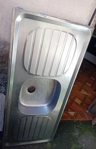 Vendo pia inox bem conservada 