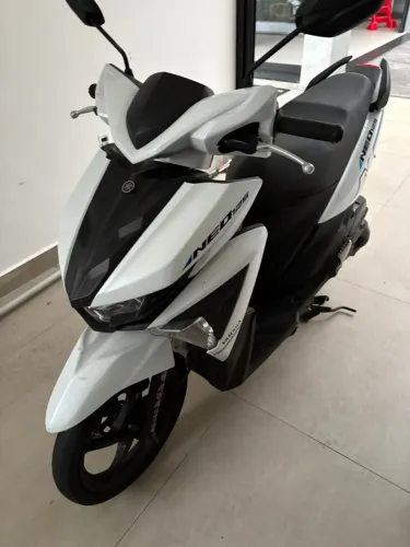 Yamaha Neo 125 com manual e chave reserva - Scooter Biz PCX Elite Fluo - Faço no cartão