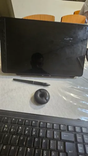 Mesa digitalizadora com tela huion kamvas 13