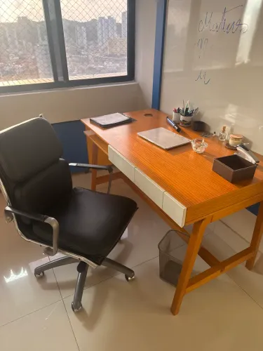 Mesa de escritório + cadeira