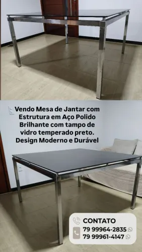 Mesa tampo de vidro em metal polido brilhante