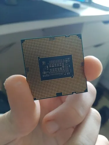 Processador i3 10100 <br>Vem com a caixa de um ryzen 7 por segurança de envio