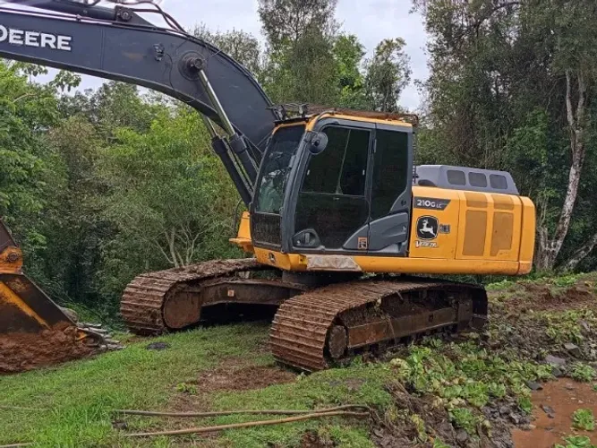 Escavadeira Hidráulica John Deere 210G Ano 2022 4.300 Horas Aceito Proposta