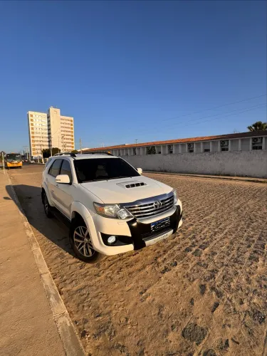 Toyota Hilux SW4 SRV D4-d 4X4 3.0 TDI Dies. AUT 2013