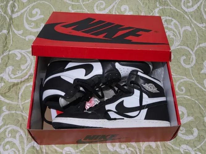 Tênis NIKE - Air Jordan 1 Retro High 85 ?Black/Withe?