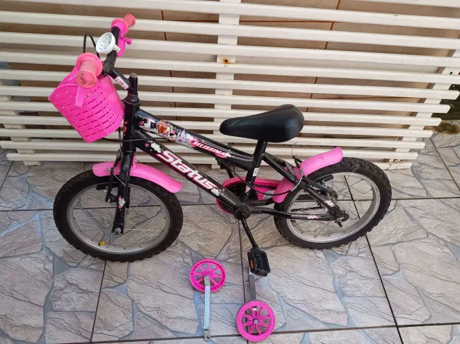 Vendo Bicicleta Infantil Aro 16 Status Belissima, Preta com Rosa, com rodinhas. Leia.