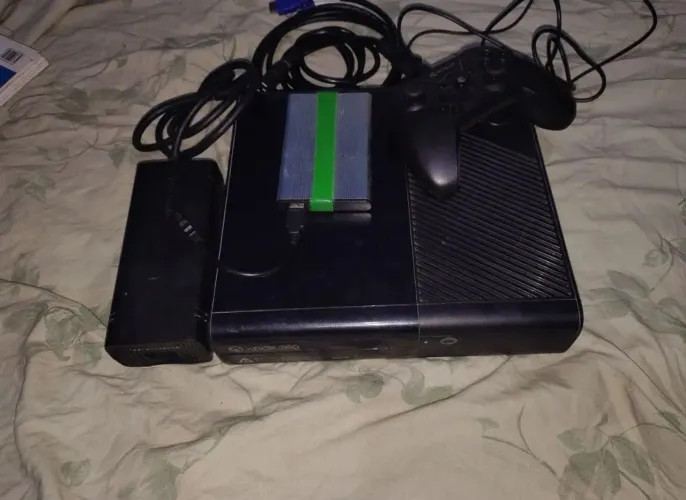 Xbox 360 Super com defeito + HD Externo + Controle e Cabos (leia descrição)