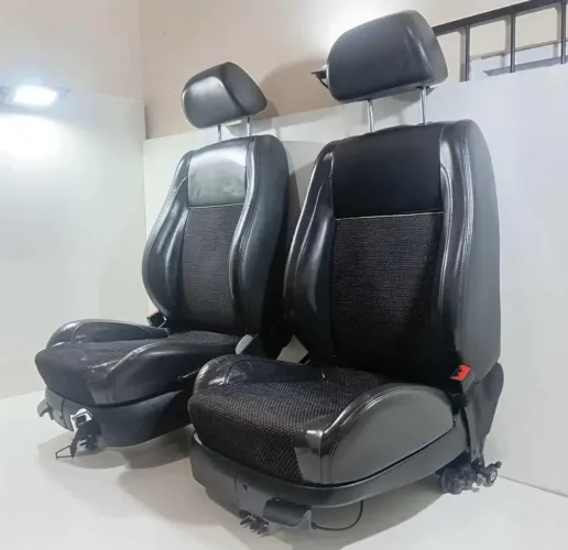 Vendo kit de bancos de couro e forros de porta do golf sportline