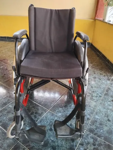 Cadeira de rodas pra deficientes 