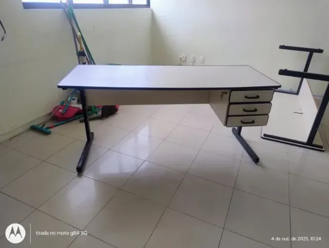 mesa com gaveta a partir de 350,00