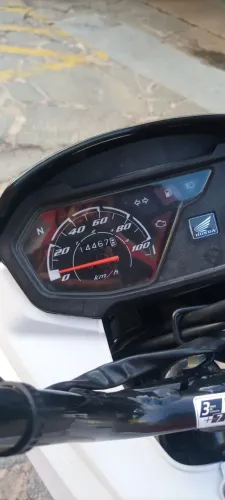 Duas Moto Pop 2022 e 2025
