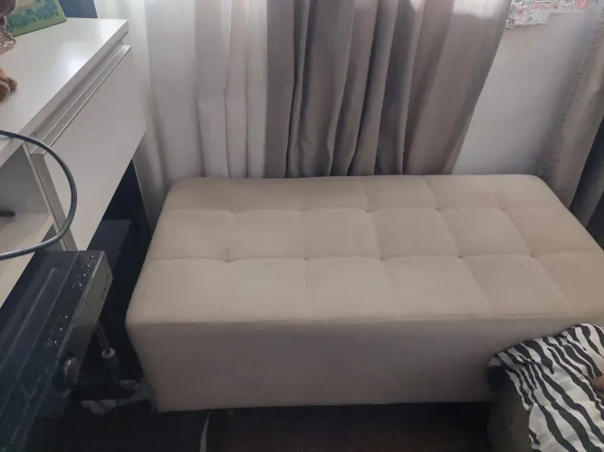 Vendo puf de sala em perfeito estado mede 1.20 de comprimento
