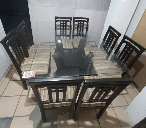Mesa de Jantar com 8 Cadeiras