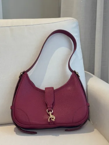 Bolsa - couro legítimo - cor cherry - alça ajustável (ombro/transversal) - ferragens doura