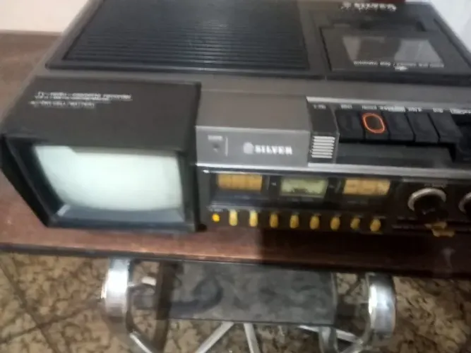 Relíquia Silver Anos 80 Mini Tv E Rádio Gravador