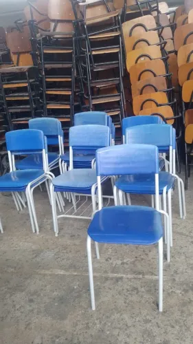 Cadeira Escolar Juvenil de Plástico