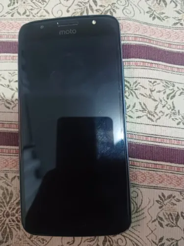 moto 5gs, tela com defeito mais funcionando perfeitamente. nao segura muito tempo bateria 