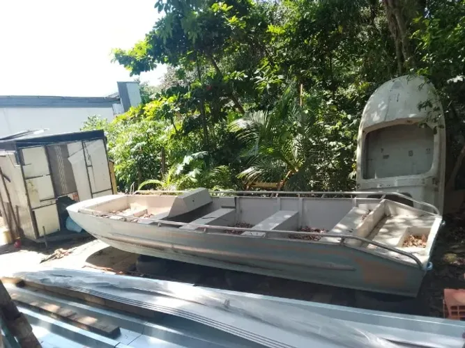 VENDO BOTE DE ALUMINIO TIPO LANCHA NOVA 2025.