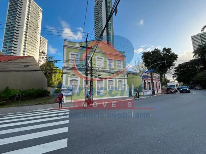 Casarão Tombado para fins comerciais de 260 m² | Locação em Casa Forte | 17 vagas de estac