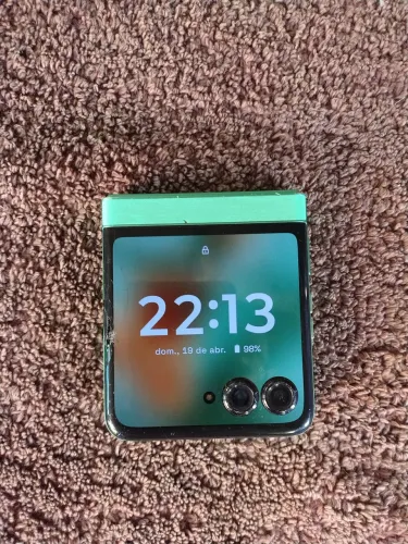 Celular moto Razr 60 , venda ou troca, defeito touch principal