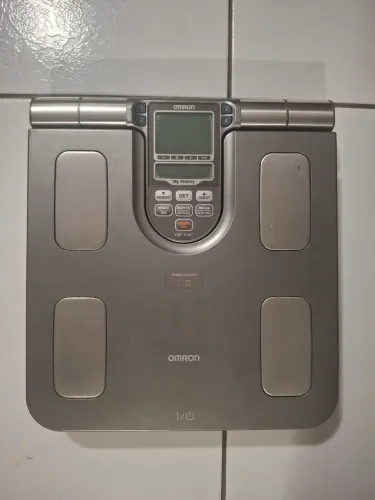 Balança de bioimpedência Omron