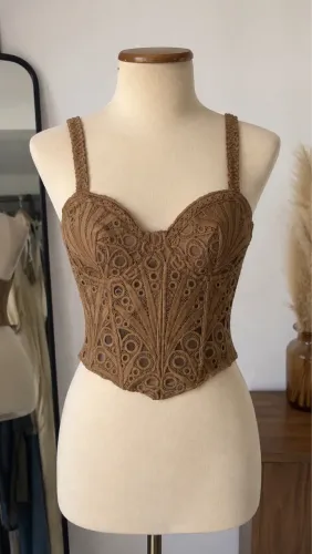 Cropped Corset em Renda Marrom