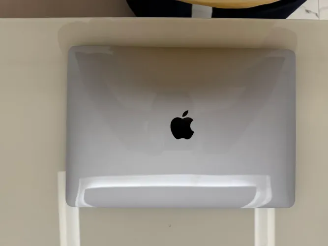 MacBook Air M1 - 256 GB SSD | 8 GB RAM | Bateria 100% - Apenas 49 ciclos de bateria