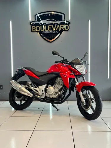 Honda CB300R 2013/entrada + parcelas de 500 reais.g