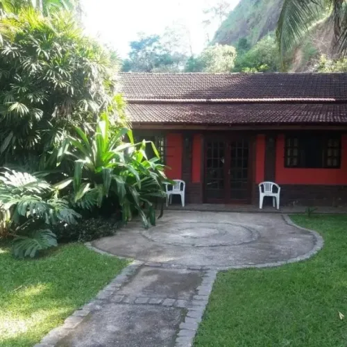 Casa Rústica Colonial no Itanhangá - 4 Quartos e 3 Banheiros
