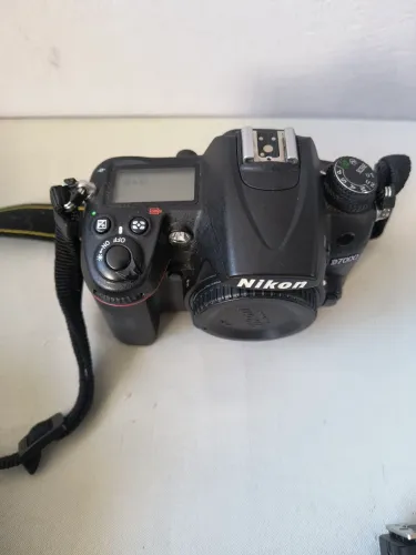 Nikon D7000 + Lente AF-S DX 10-24mm + Flash SB-700 | Excelente Estado
