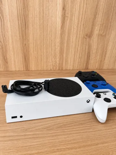 Xbox Series S 512GB + 3 controles + HD Seagate 4TB