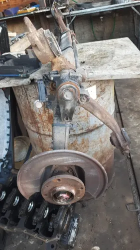 Eixo traseiro Peugeot 207 com pinça. 