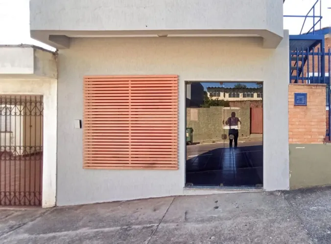 Alta Visibilidade! 2 Salões Comercial em local com alto fluxo de veículos e pedestres, par