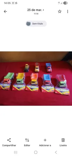 VENDO CAMINHÕES CAÇAMBA DE PLÁSTICO  E UM TRATOR  PARA CRIANÇAS DE 7 ANOS DE IDADE 