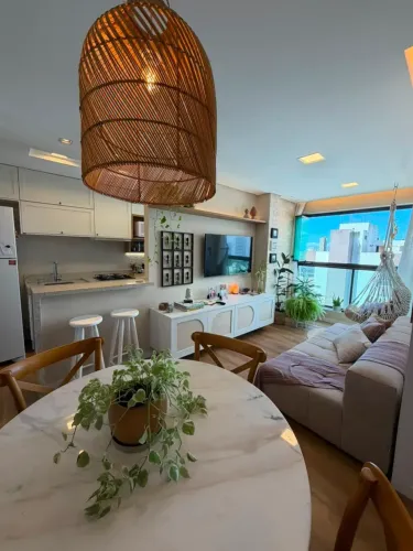 Apartamento de 2 quartos e 1 suíte, mobiliado, disponível para locação na Madalena