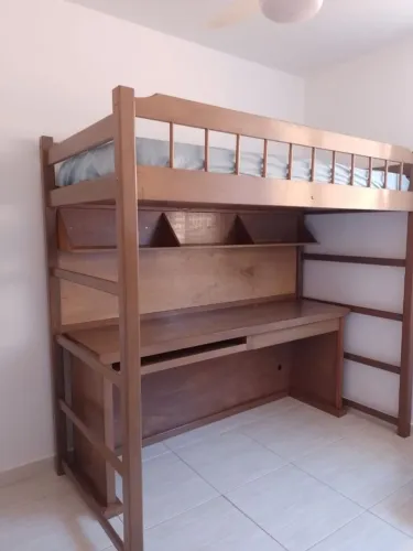 Vendo cama suspensa com escrivaninha 
