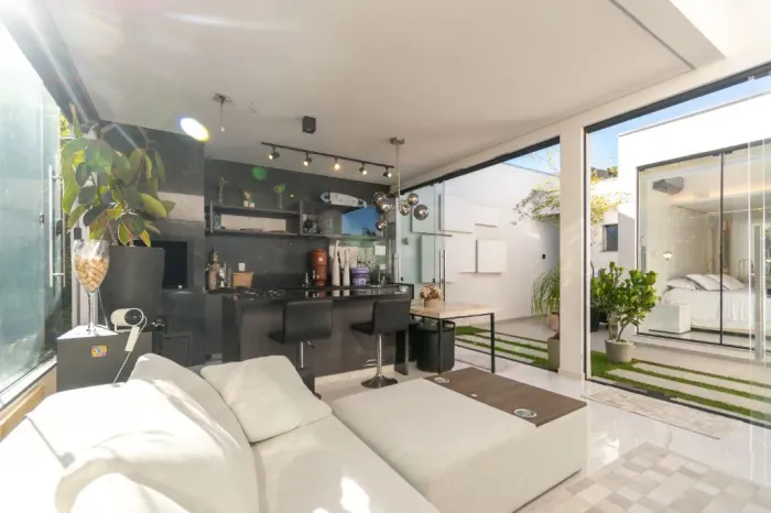 Casa Térrea à Venda Próxima ao Tijolão em Campo Largo com 3 Quartos, Suíte e Área Gourmet