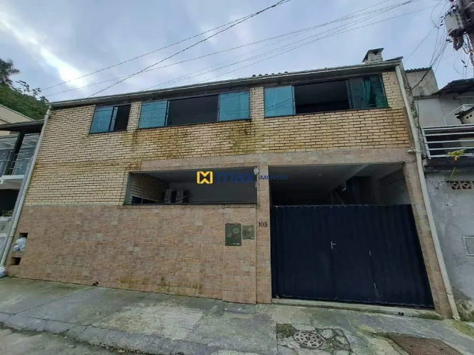 Casa Superior semi mobiliada com 3 dormitórios. Bairro: Praia Brava, Itajaí.