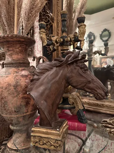 Cavalo escultura clássica