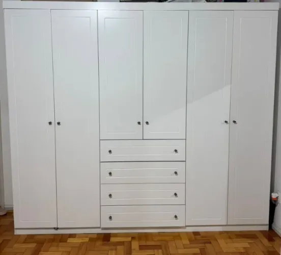 Roupeiro Casal Henn Americano, 06 portas, 04 gavetas - pouco uso