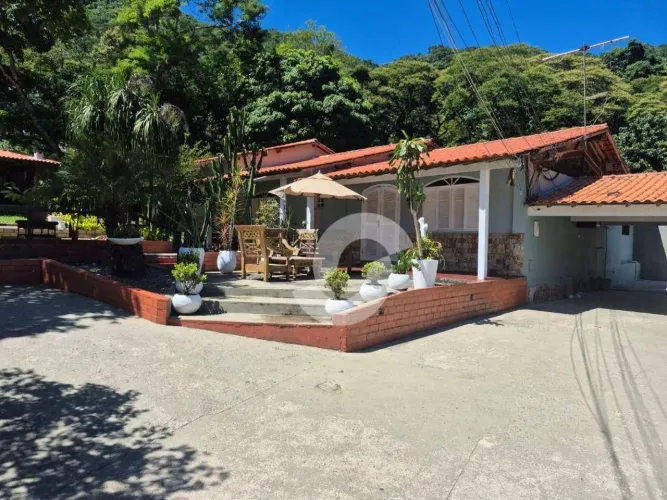 Sítio à venda, 1800 m² por R$ 1.900.000 - Engenho do Mato - Niterói/RJ
