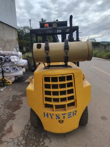 Empilhadeira Hyster 3 toneladas, triplex , gás