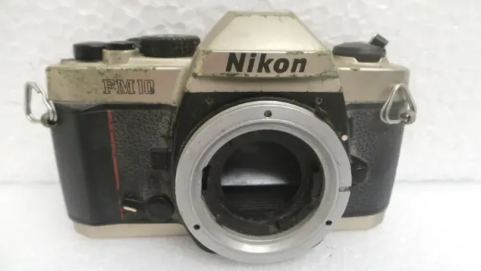 MÁQUINA ANTIGA FOTOGRÁFICA NIKON FM-10 SEM FUNCIONAMENTO PARADA HÁ ANOS!